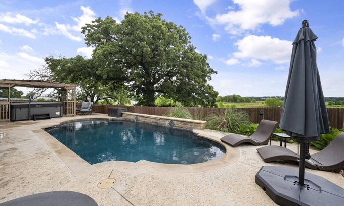 Burleson House | ★Private Modern Pool Home ★ Backyard Vibes + More!