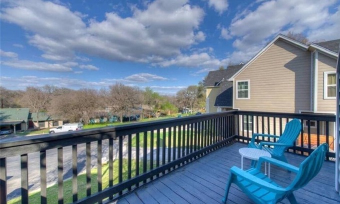 South Lamar House | Private Peaceful 4x4 House Near Downtown Austin