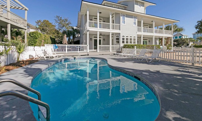 Crystal Beach House | Private Pool 🏊 Walk to Beach 🏖️ Family Tides 🏝️