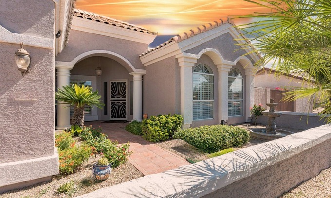 Northwood Glen House | Private Tuscany Oasis with Pool - Perfect for families, couples or business travelers by RedAwning