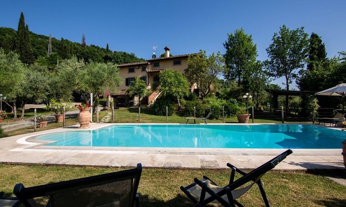 Castiglion Fiorentino Villa | Private Villa with private pool, WIFI, A/C, TV, terrace, pets allowed, parking, close to Arezzo