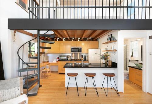 Venice Canals House | Private Venice Beach Loft - Steps to the Beach & Canals