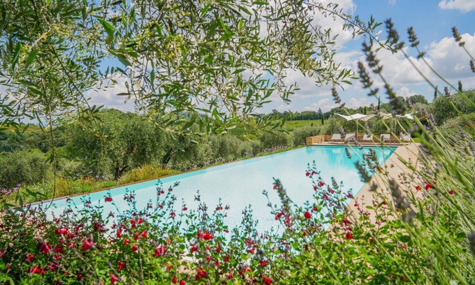 Montepulciano Villa | Private Villa with WIFI, hot tub, private pool, sauna, A/C, TV, veranda, close to Montepulciano