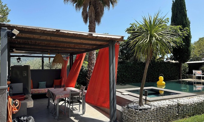 Roquevaire House | Provencal Bastidon in a green setting