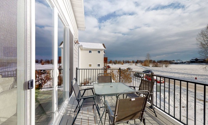 Bozeman House | Quaint country home with mountain view, fireplace, balcony, & washer/dryer