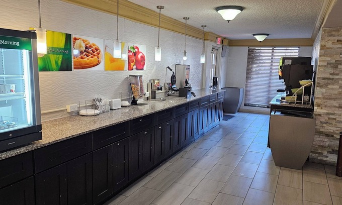Aurora Hotel | Quality Inn Aurora Denver