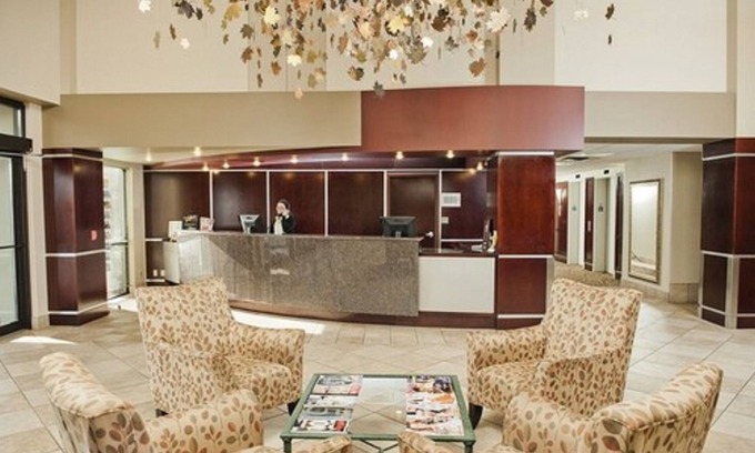Algoma District Hotel | Quality Inn & Suites Bay Front