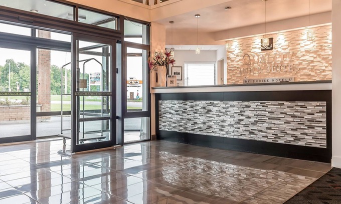 Hawkesbury Hotel | Quality Inn & Suites