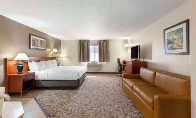 Fillmore Hotel | Quality Inn & Suites Fillmore I-15