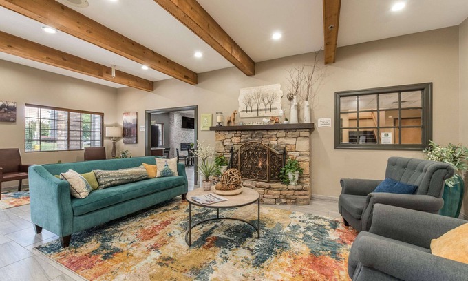 Flat Rock Hotel | Quality Inn & Suites Hendersonville - Flat Rock