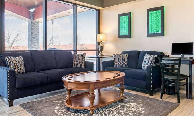 Miamisburg Hotel | Quality Inn & Suites Miamisburg - Dayton South