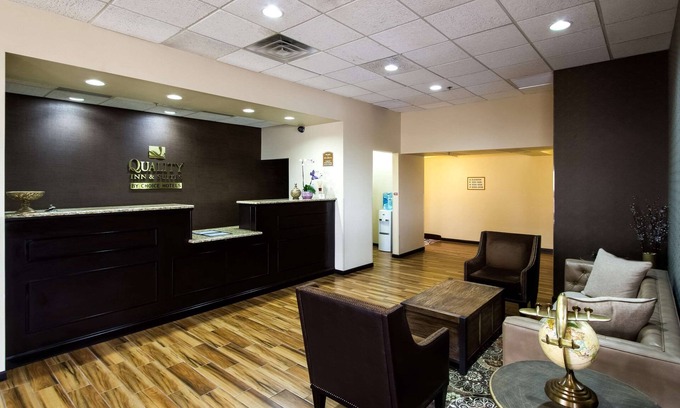 Quad Cities Hotel | Quality Inn & Suites Moline - Quad Cities