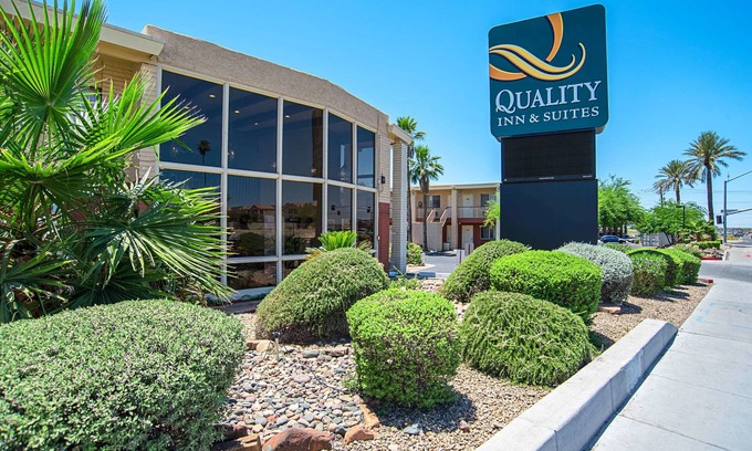 Youngtown Hotel | Quality Inn & Suites Phoenix NW - Sun City