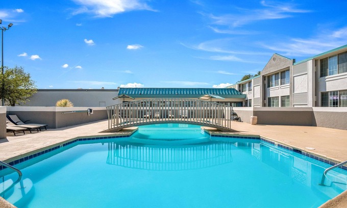 Sweetwater Hotel | Quality Inn