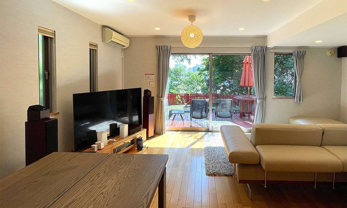 Honkomagome Apartment | Quality lodging in the heart of Tokyo. A 4-minute walk from Tabata Station on the JR Yamanote Line. Maximum of 19 people.