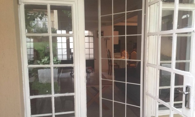 White River Cottage | Quiet 3 Bed 2 Bath Country Cottage in the centre of town White River