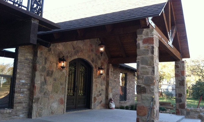 Crawford House | Quiet country setting, 15 min to Waco, 20 min to Baylor University