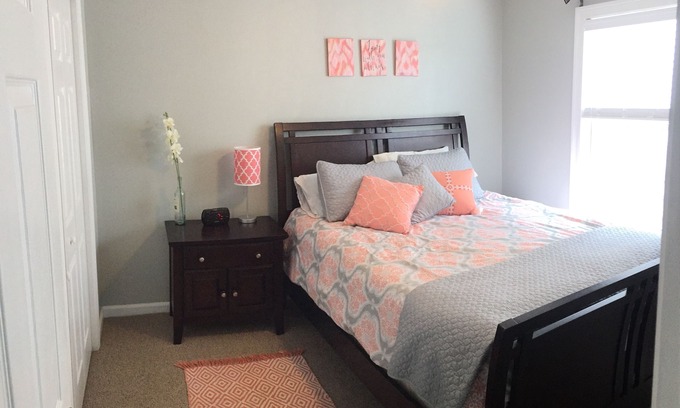 Tallahassee House | Quiet Family Townhouse