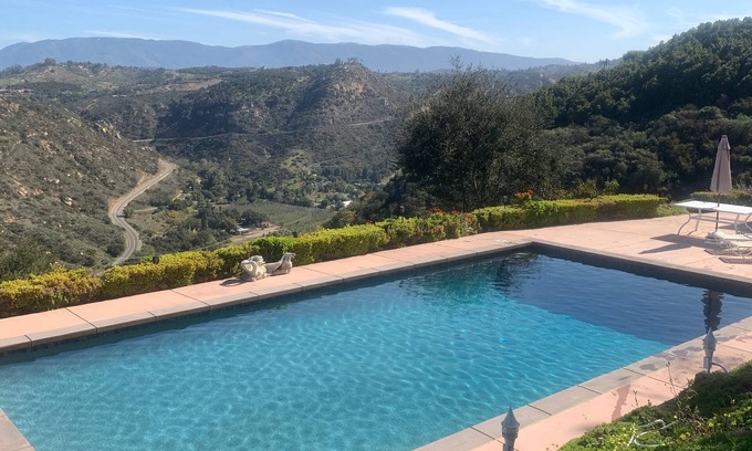 Valley Center House | Quiet hilltop guest house with great views