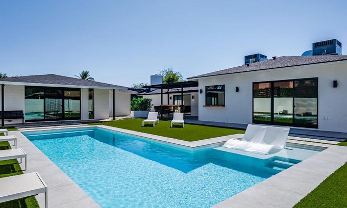 Juanita Y Olmo Frontier Place Villa | Quiet Modern Estate w/ Guest Home & Heated Pool: Scottsdale