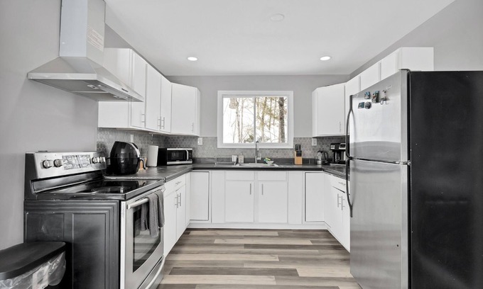 Irondale Cottage | Quiet Spaciou Gorgeous Lakefront Cottage