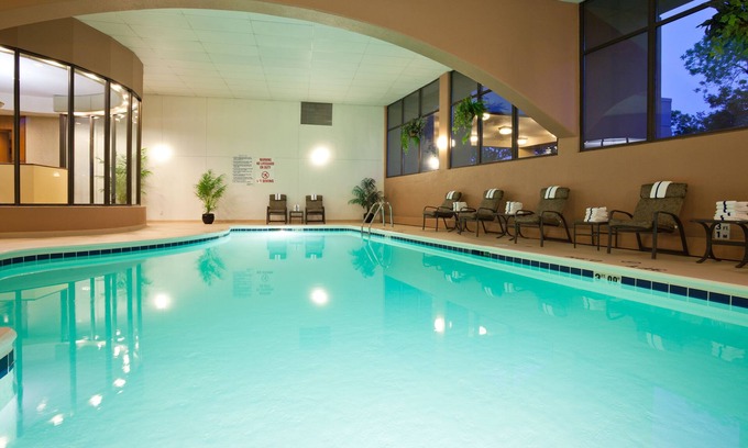Wauwatosa Hotel | Radisson Hotel Milwaukee West