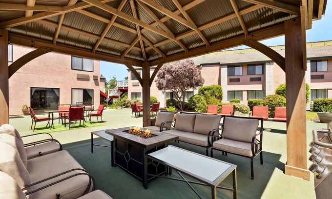 Pacific Hotel | Ramada by Wyndham Arcata