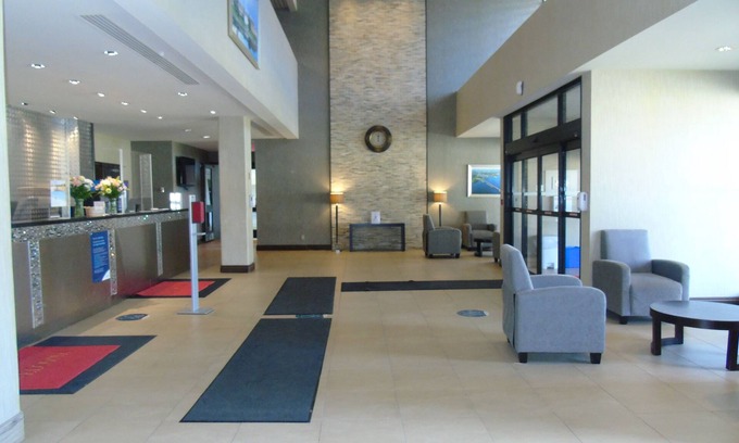 Belleville Hotel | Ramada by Wyndham Belleville Harbourview Conference Centre