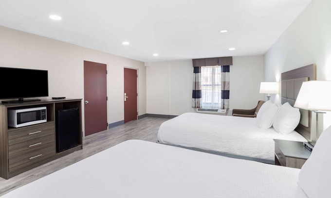 Hendersonville Hotel | Ramada by Wyndham Hendersonville