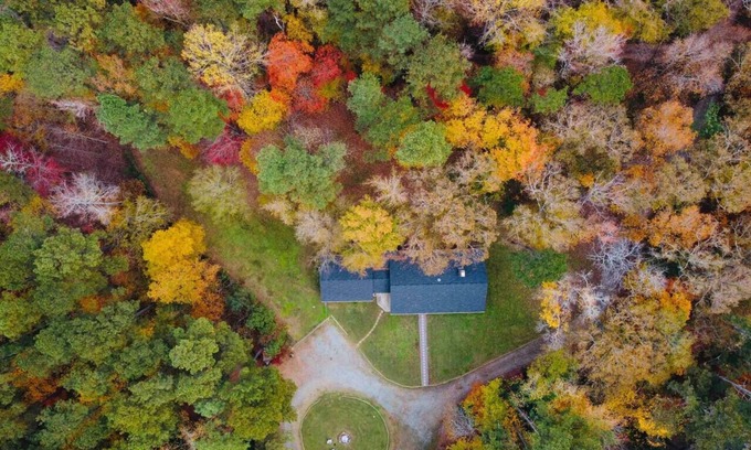 Chapel Hill House | Ranch Home Retreat on 4 Acre Land near UNC/Duke
