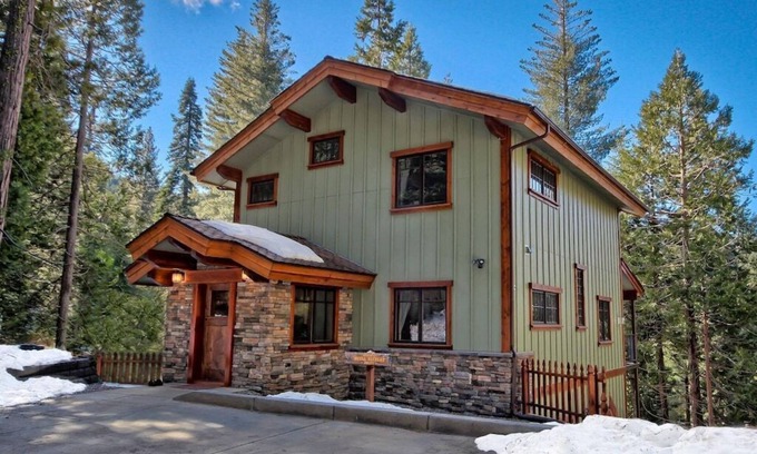 Yosemite West House | Rare 2 King Bedrooms, INSIDE Yosemite Gates, No Stairs to Enter