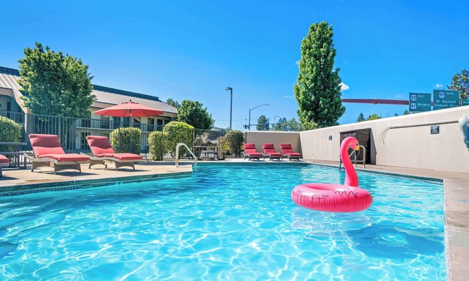 Orchard District Hotel | Red Lion Inn & Suites Deschutes River Bend