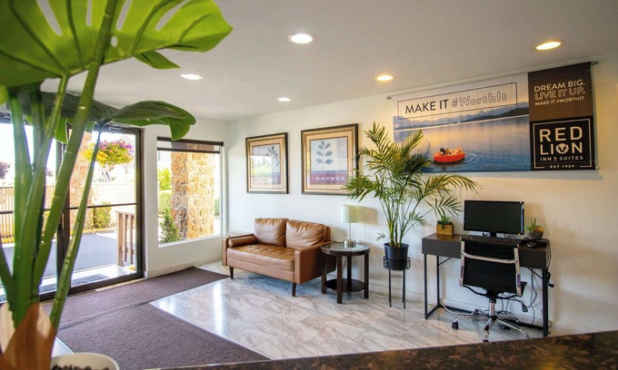 Salmon Creek Hotel | Red Lion Inn & Suites Vancouver
