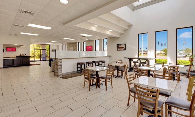 Gulfport Hotel | Red Roof Inn Gulfport - Biloxi Airport