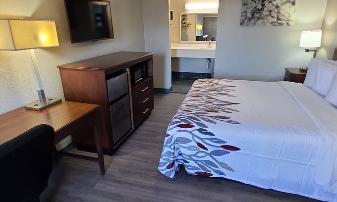 LaGrange Hotel | Red Roof Inn LaGrange