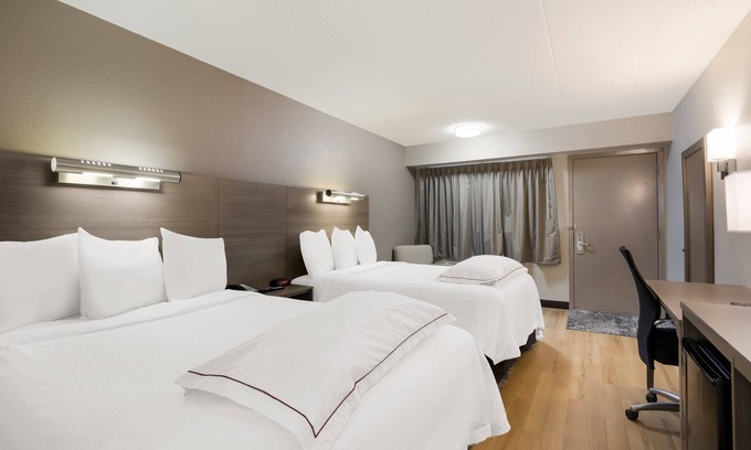 Naperville Hotel | Red Roof Inn PLUS+ Chicago - Naperville