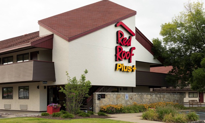 South Hills Hotel | Red Roof Inn PLUS+ Pittsburgh South - Airport