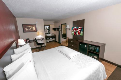 Statesville Hotel | Red Roof Inn PLUS+ Statesville