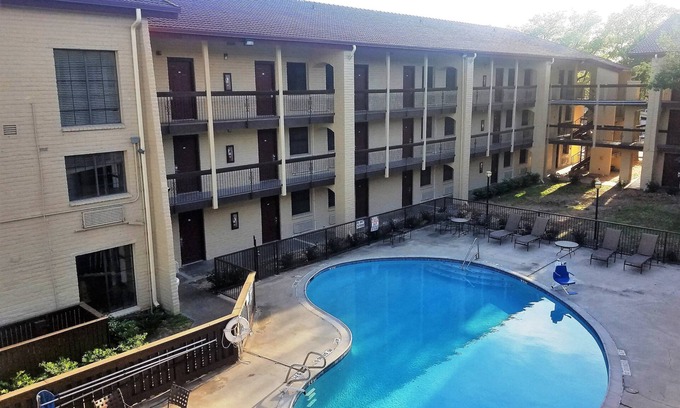 Southeast Houston Hotel | Red Roof Inn & Suites Houston - Hobby Airport