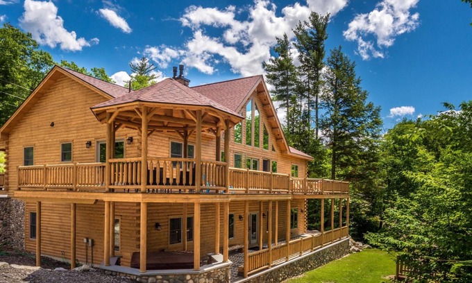 Sunday River Area House | Rediker Retreat- Authentic Riverfront Luxury Log Home