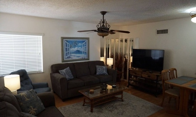 Redington Shores Condo | Redington Surf Resort 18 Quaint Beach Front Condo Motel