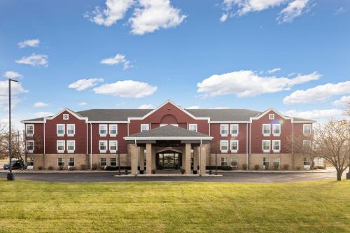 Redwood Falls Hotel | Redwood Lodge