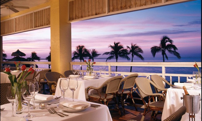Anglers Park Hotel | Reefhouse Resort & Marina