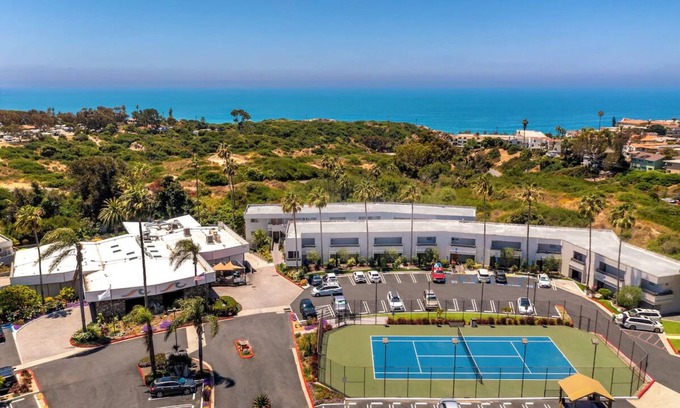 San Clemente Hotel | Relax and Unwind in San Clemente's Coastal Gem! 2 Spacious Units, Outdoor Pool!