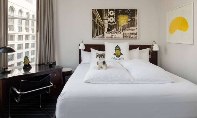 Downtown Chicago Hotel | Relax in a Spacious King Suite with Stunning Views of Chicago