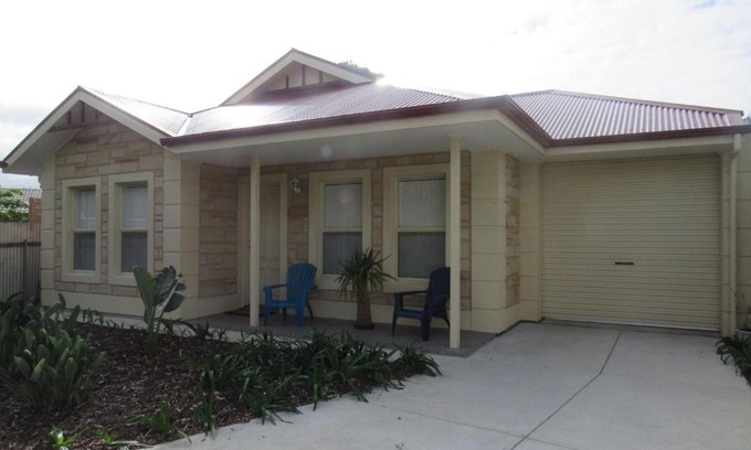 McCracken House | Relax in Comfort