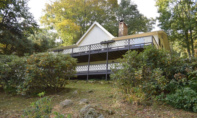 Frank House | Relax on the 16th hole.