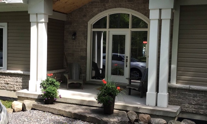 Bala Cottage | Relax, Unwind & Enjoy . Beautiful Lake Muskoka Cottage on Acton Island