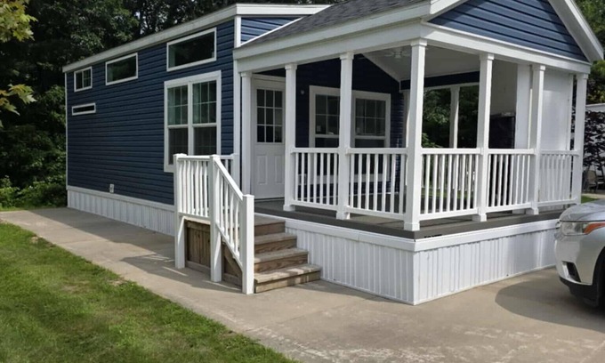 Silver Lake RV Rental | Relaxing 1Bed/1Bath + Loft For Extra Sleeping & Porch – Sun Retreats Campground