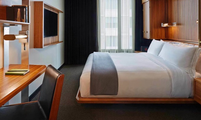 Central Park South Hotel | Relaxing Room w/Rooftop Bar Views in Midtown Manhattan – 2 Blocks to Park
